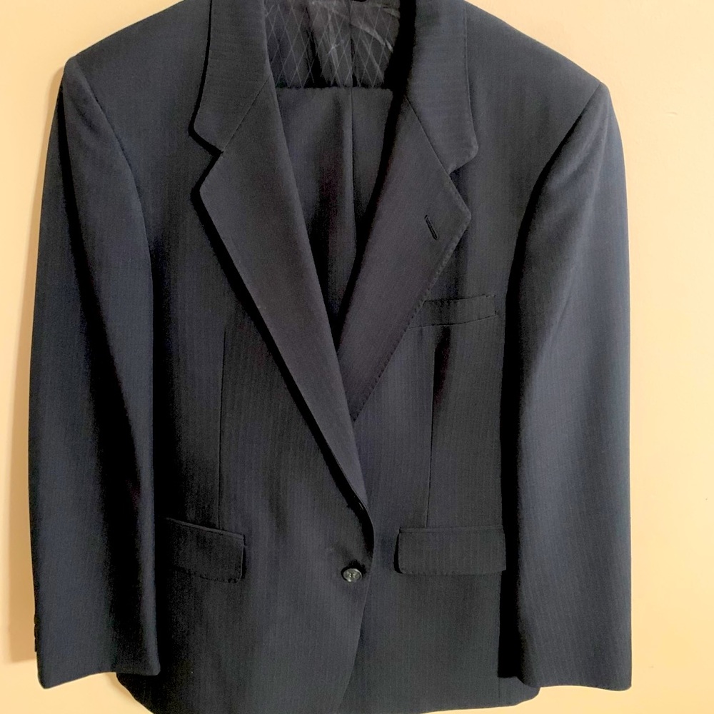 Men’s Oleg Cassini suit. Jacket 42R pants 34/30